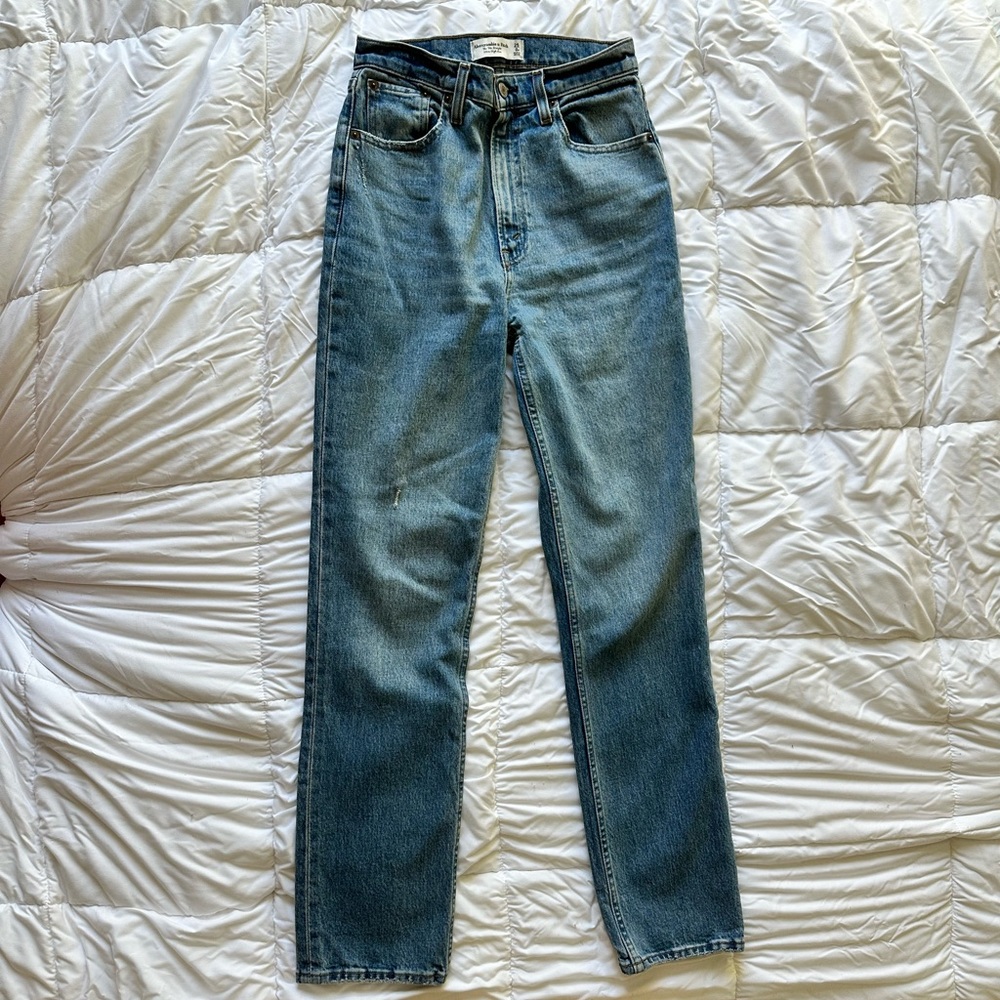 Size 25/0R Abercrombie 90’s Straight Ultra High Rise Jeans